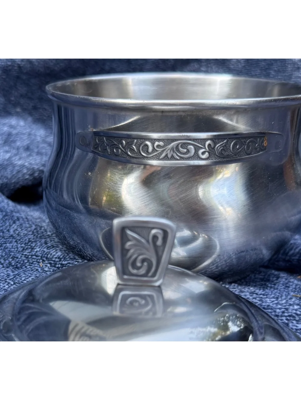 Carefree Stainless Steel Traditional Holloware Pot with Lid